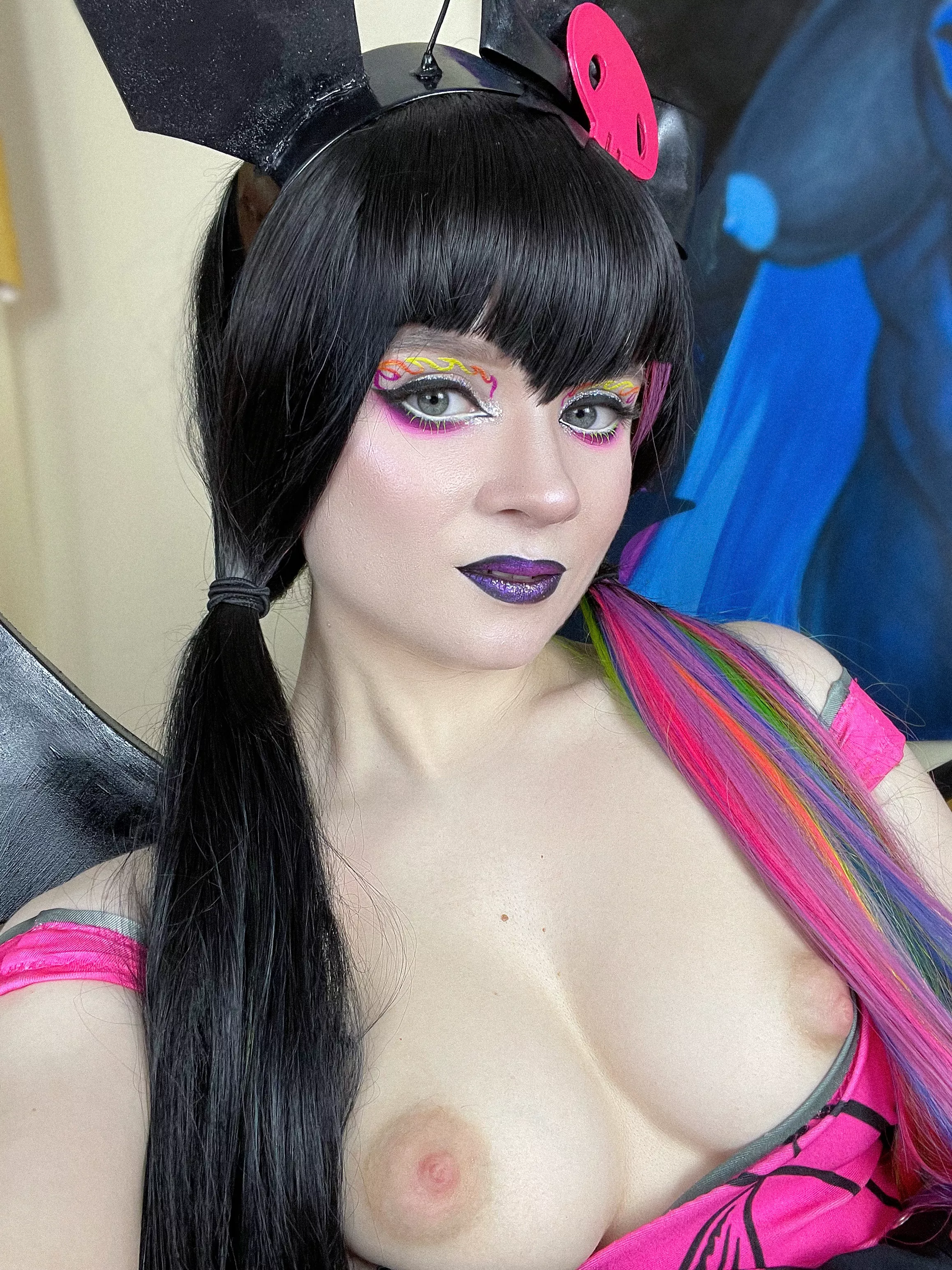 Black and pink babe with delicious tits