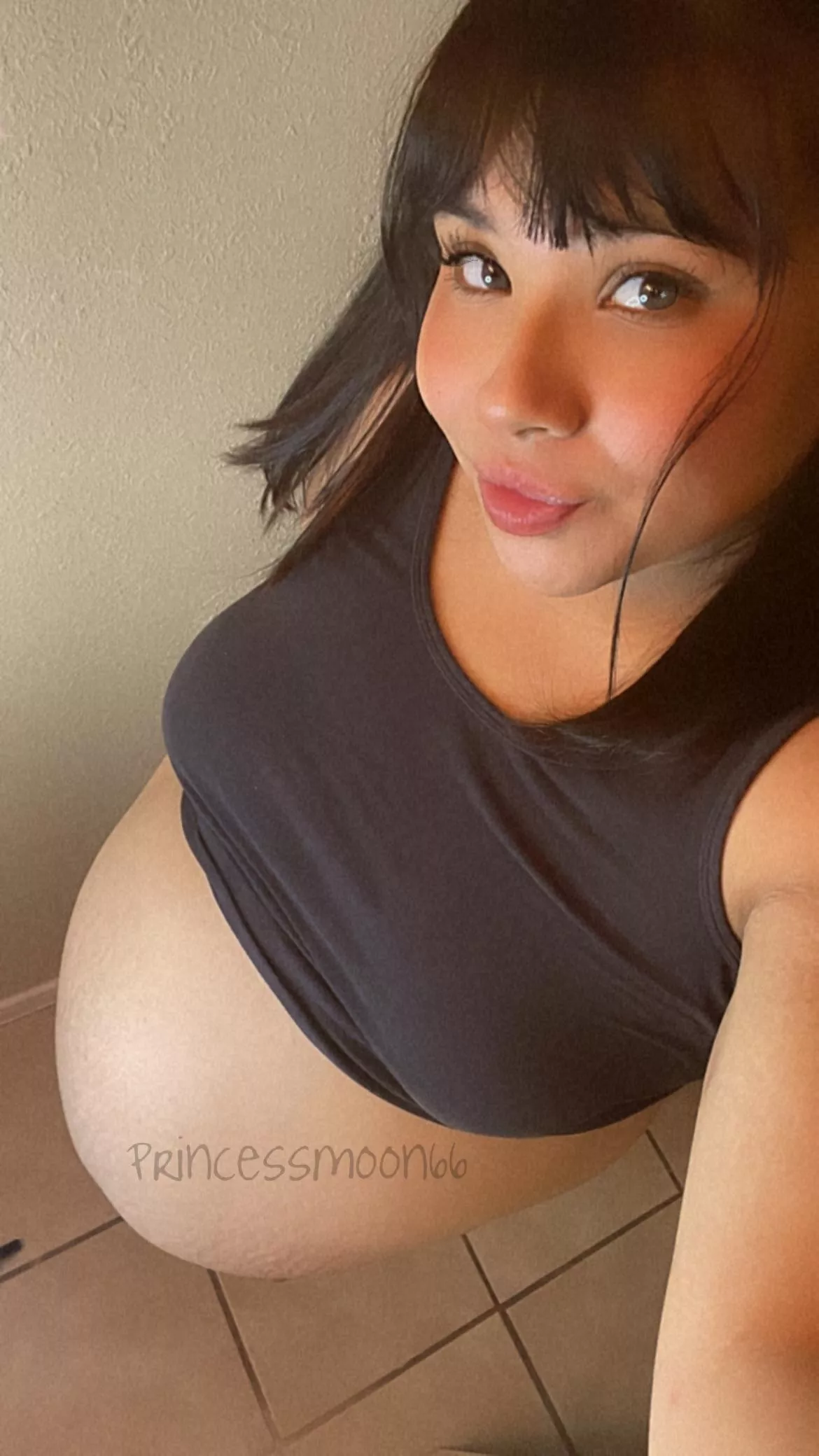 Can’t see my feet anymore 😆 30 weeks 🤰🏻