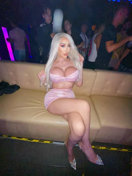 Have you ever met a bimbo like me on your night out?