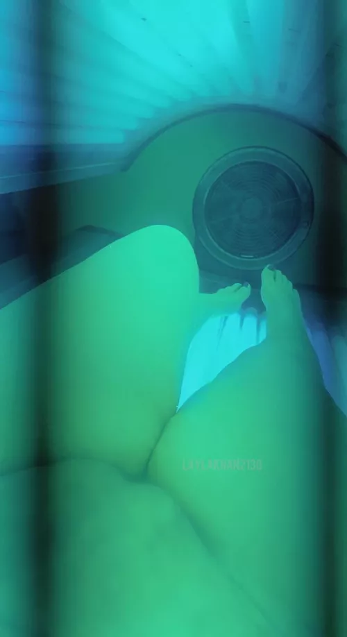 Hot and horny after the sunbed (f)