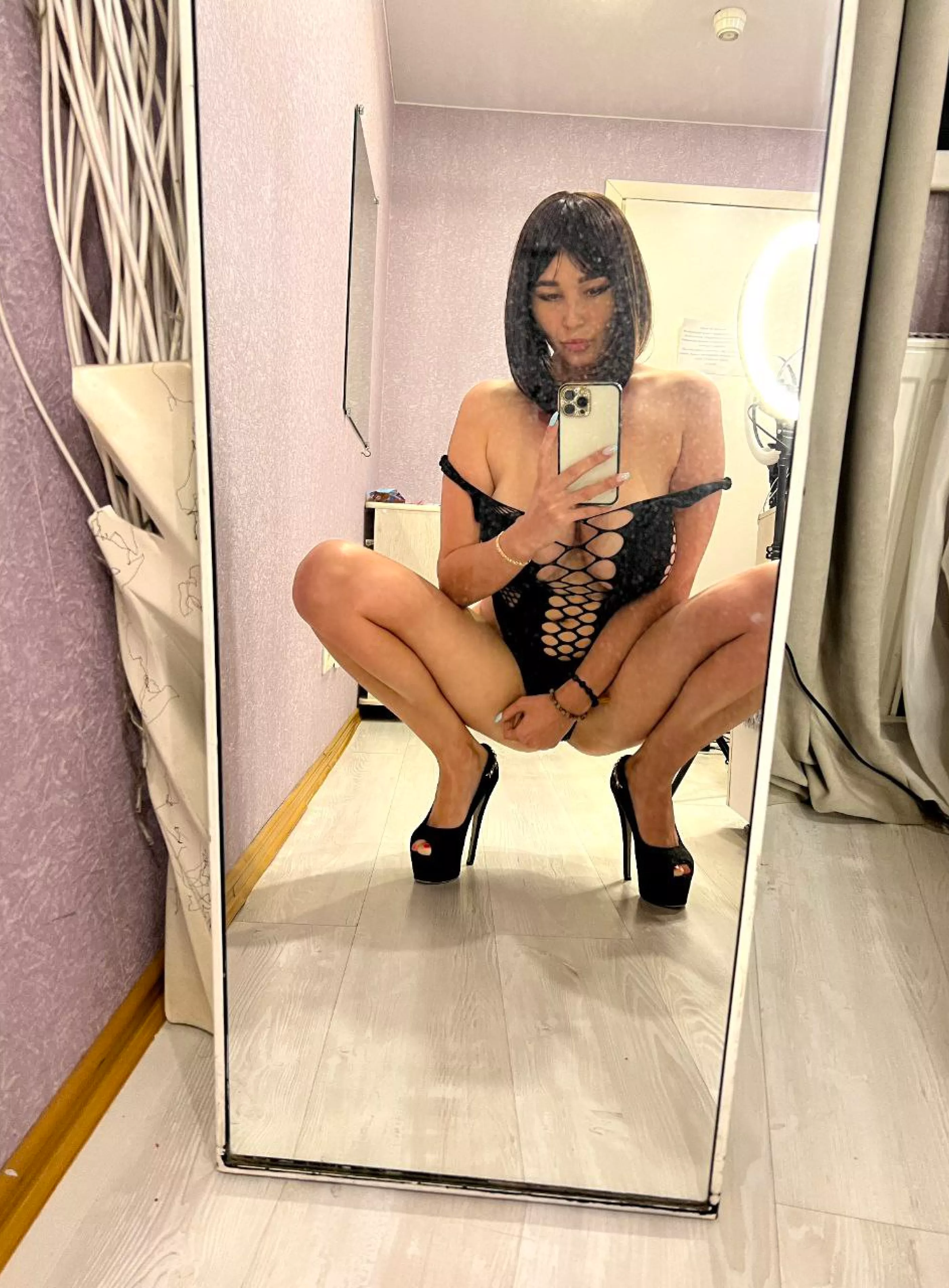 I like to take selfies in the mirror