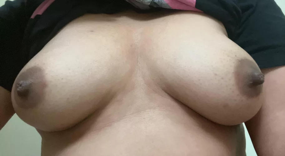 I love how much love my titties get here😍