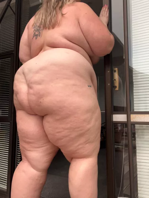 I may be your naked neighbour 🤭