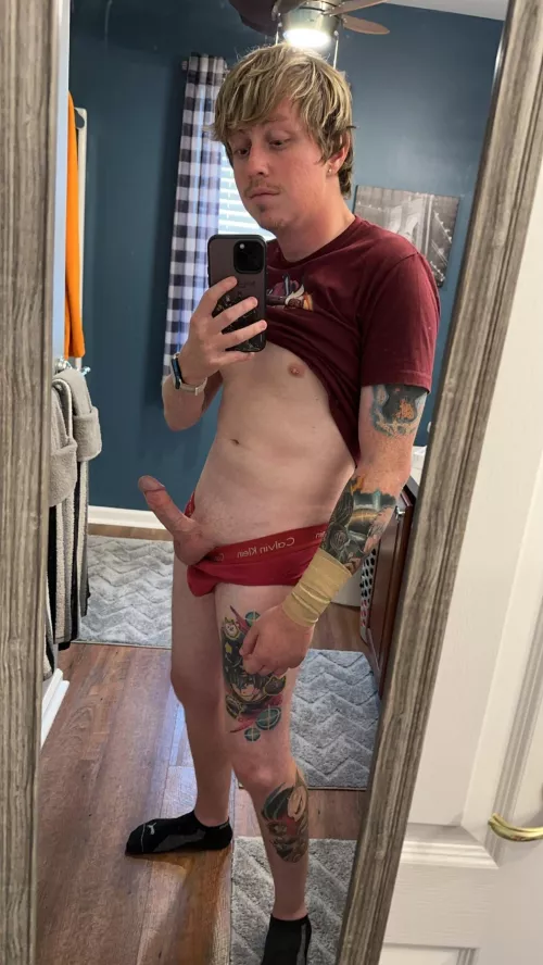 Let’s have a 1v1. If I win you gotta get on your knees and suck me off