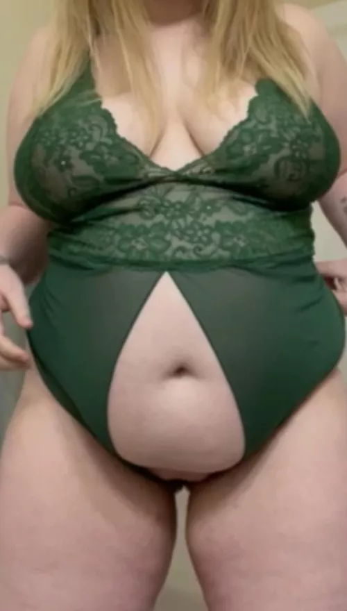 My belly just keeps getting rounder 🤭