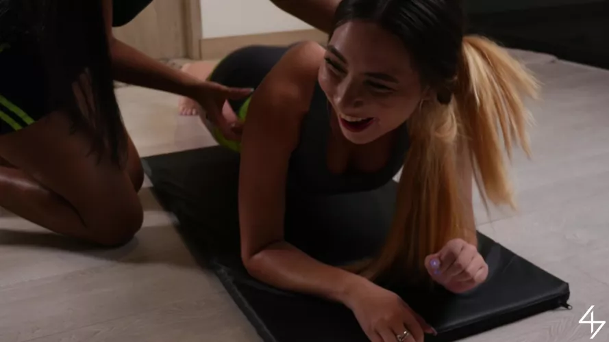 Raquel tried the plank challenge 😈