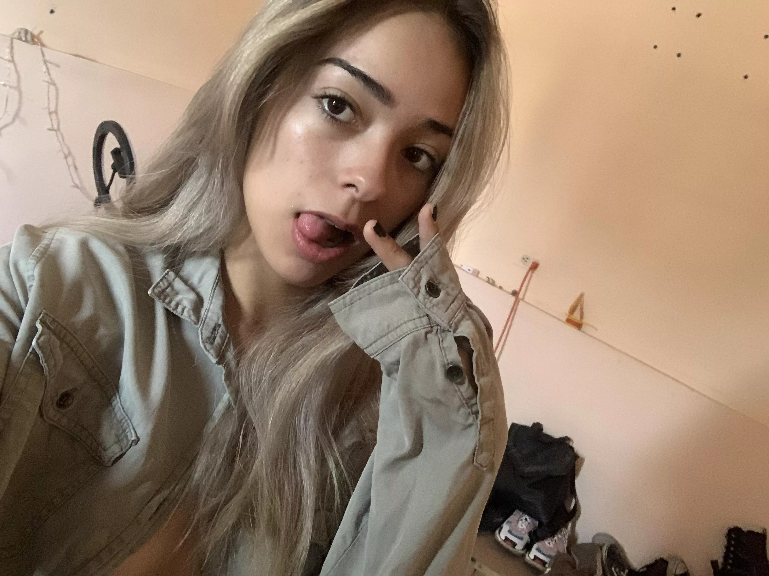 Saying hi to everybody in here! :P