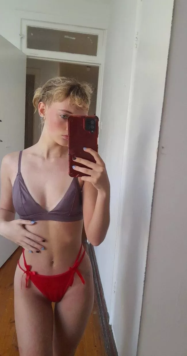 Another day taking photos in my mirror F18