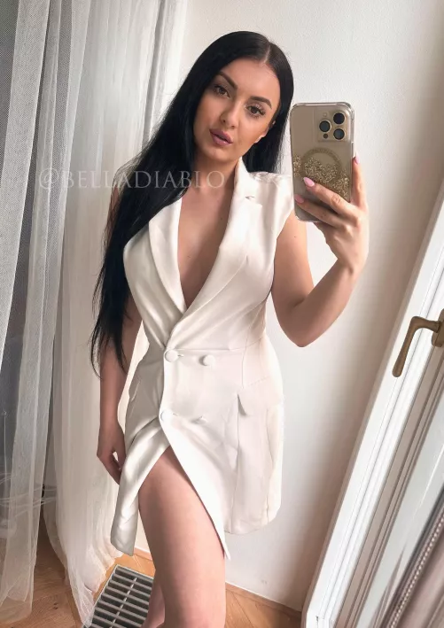 Can I come like this to the office, boss or am I wearing too little clothes