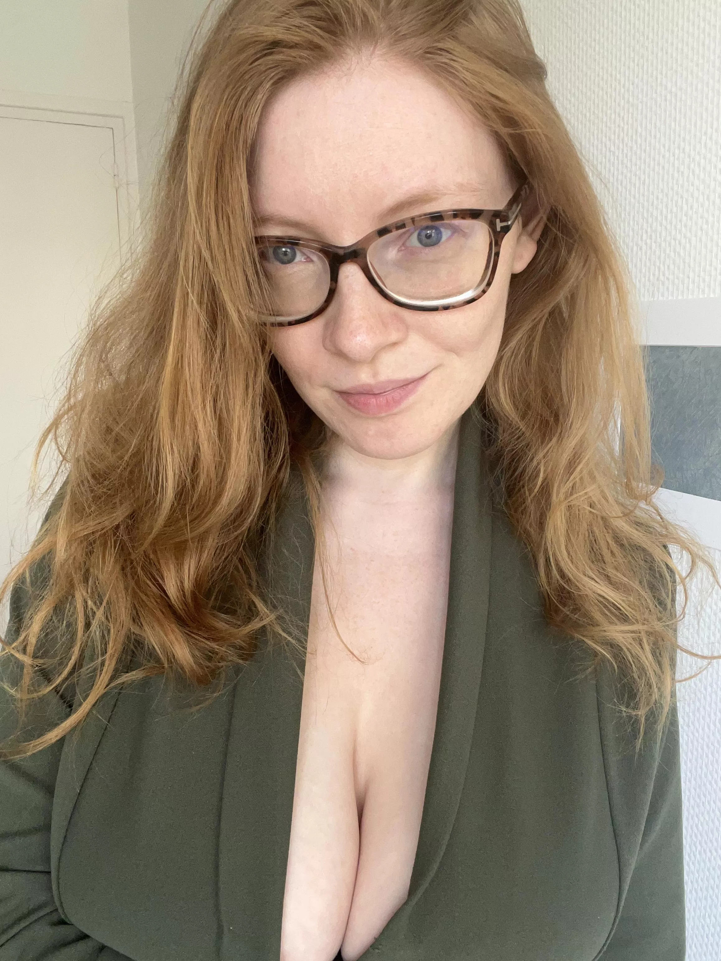 Focus on the glasses 😇