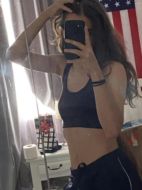 Hii (my room is messy sorry)