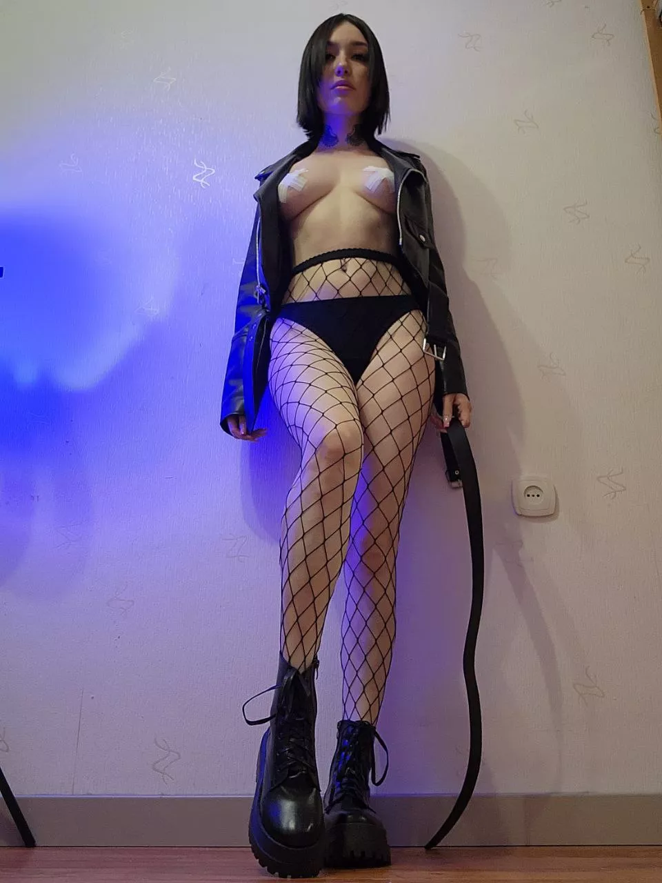 i'm a goddess and i love wearing leather