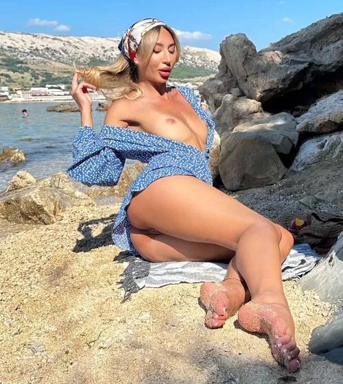 Leave your age if you'd fuck me in public