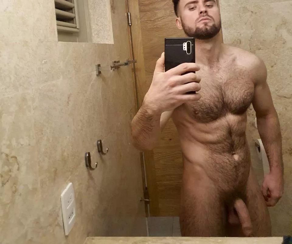 Let me take another selfie 😈