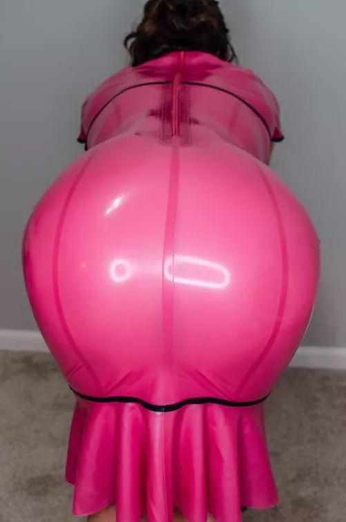 My new dress makes my arse look like bubble gum.