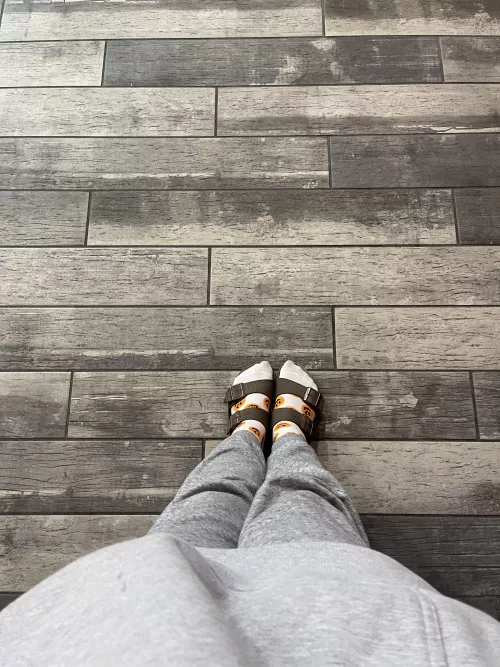 waiting for my pizza at dominos 🥰