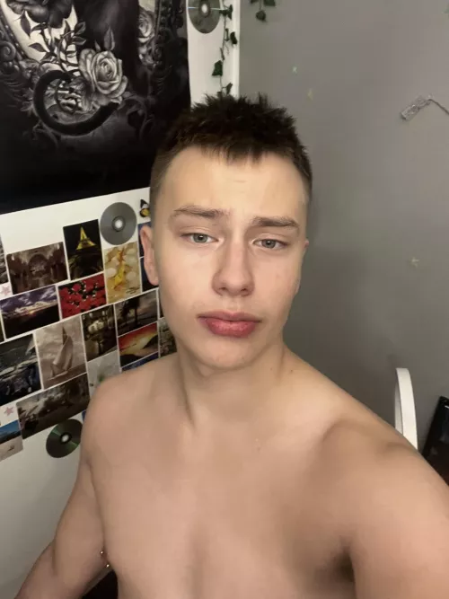 Who here likes tops?