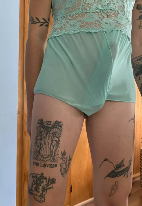 Wondering what I’m hiding in there? Well this lingerie is crotchless, you know what to do…