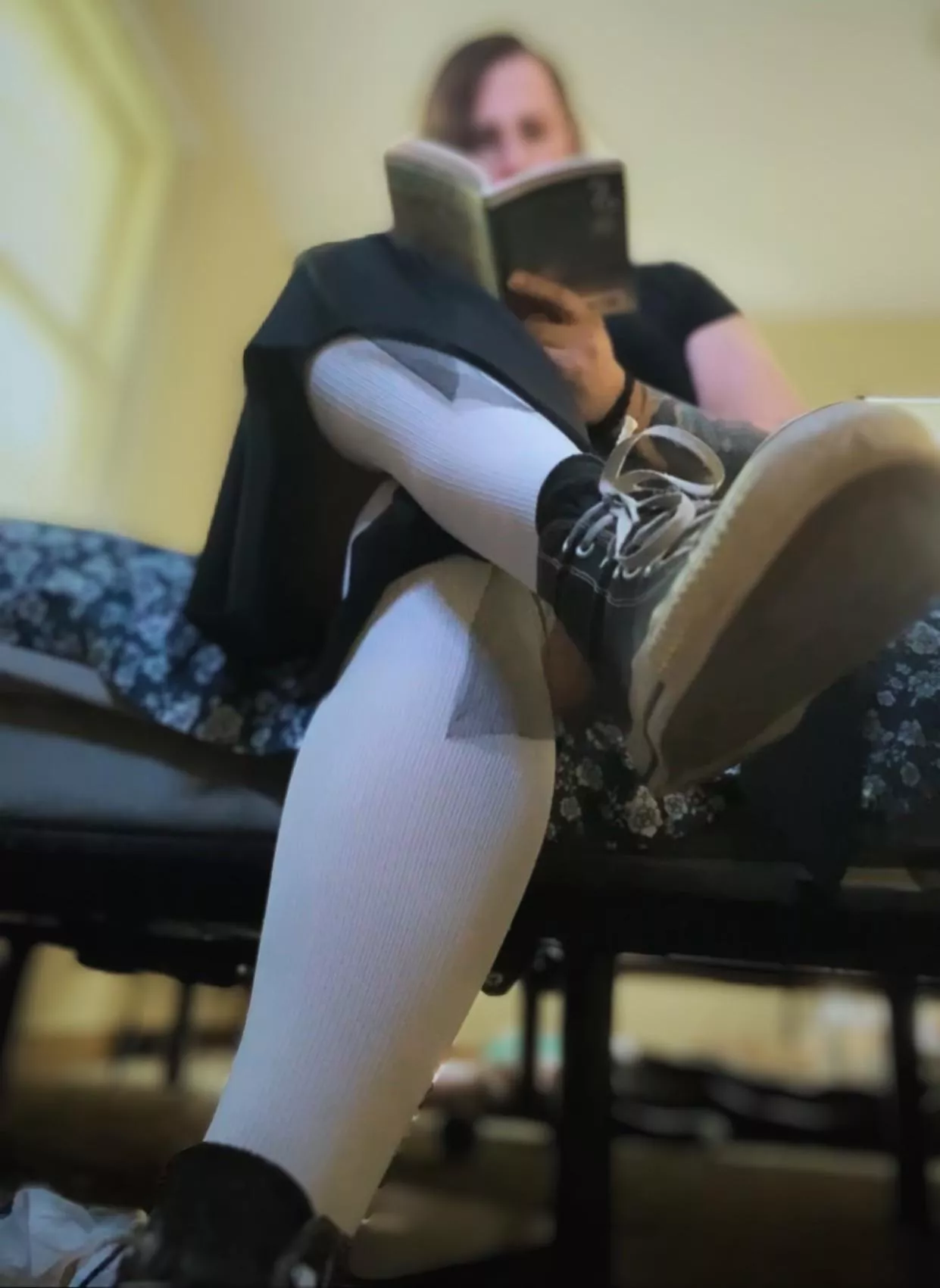 Would any subs like to worship at my feet while I read to you?