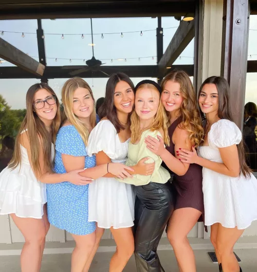 [6] College Beauties