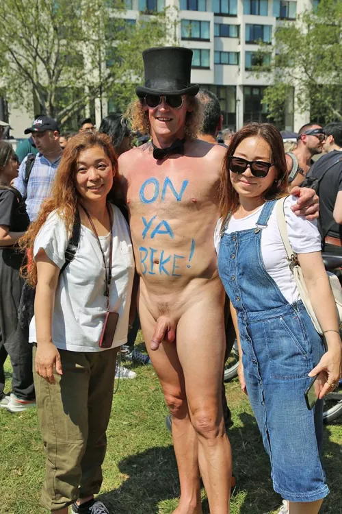 Beautiful girls enjoying CFNM situation at Melbourne WNBR