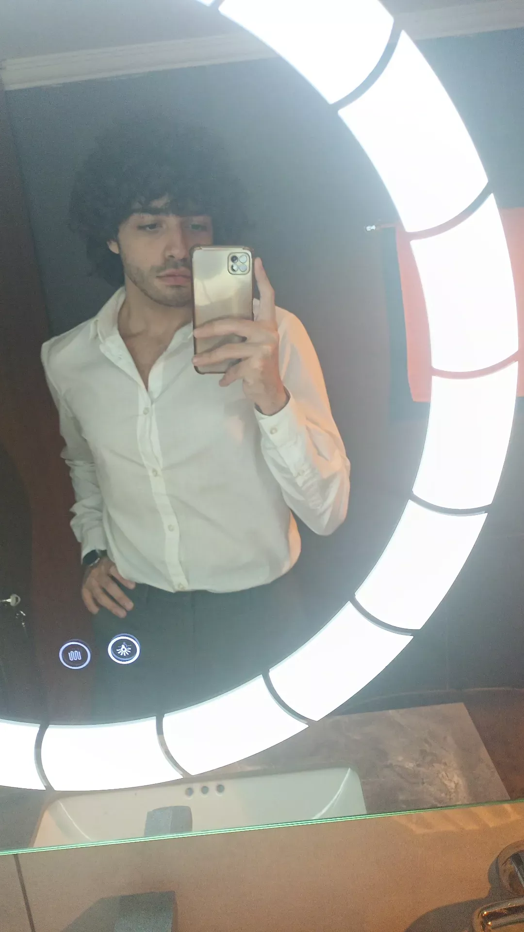 I see a mirror and my phone has to come out