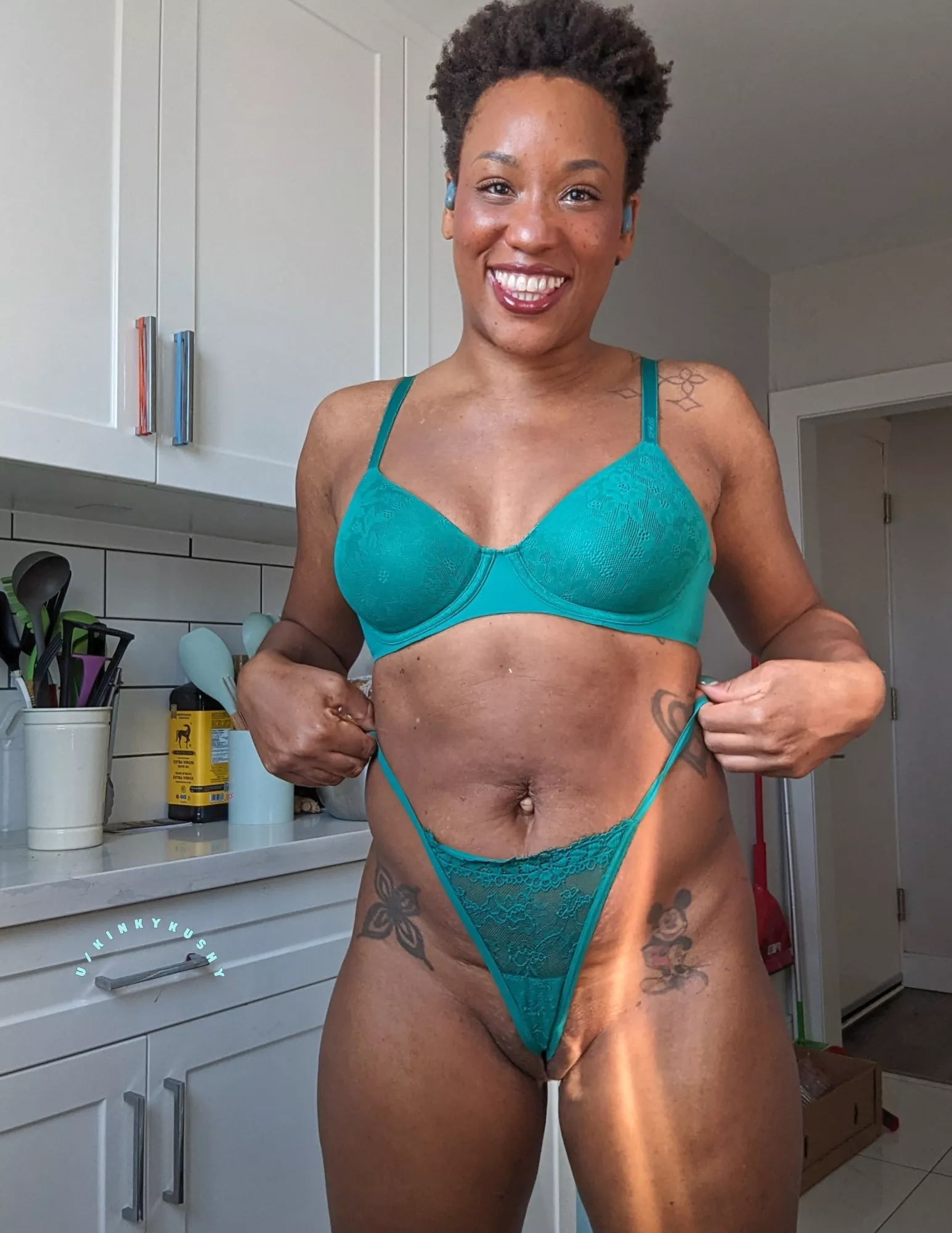 Morning cameltoe and smile to motivate you for awhile!