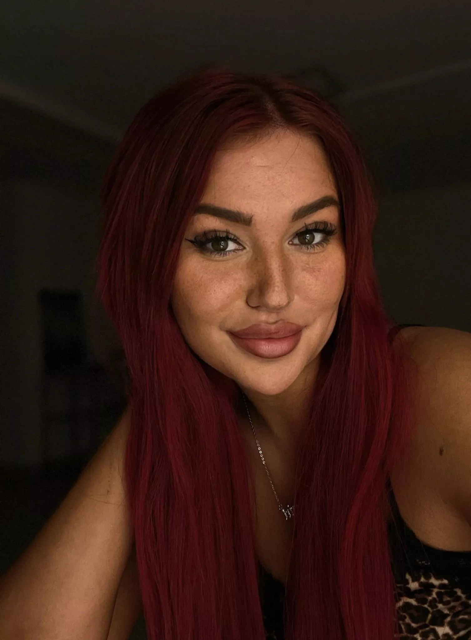 Rate my face from 1-10 and pls be kind :(