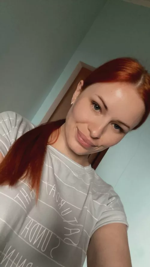 Rate my face from 1-10 and pls be kind :(