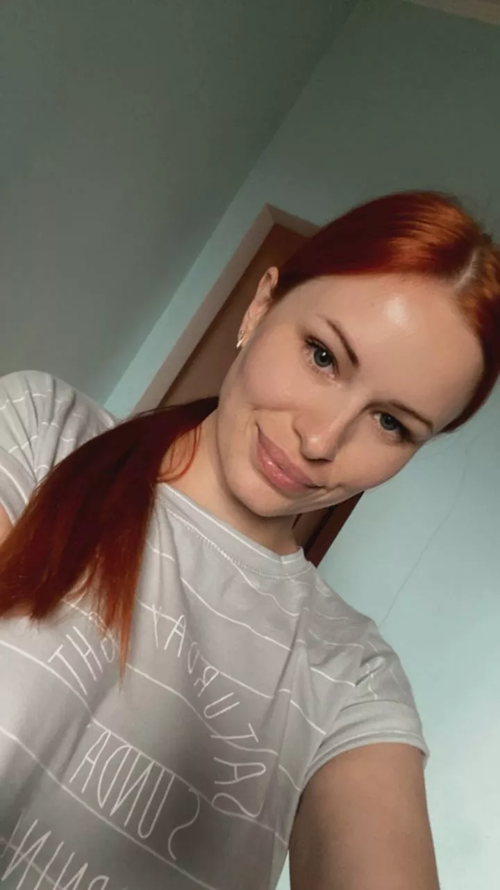 Rate my face from 1-10 and pls be kind :(