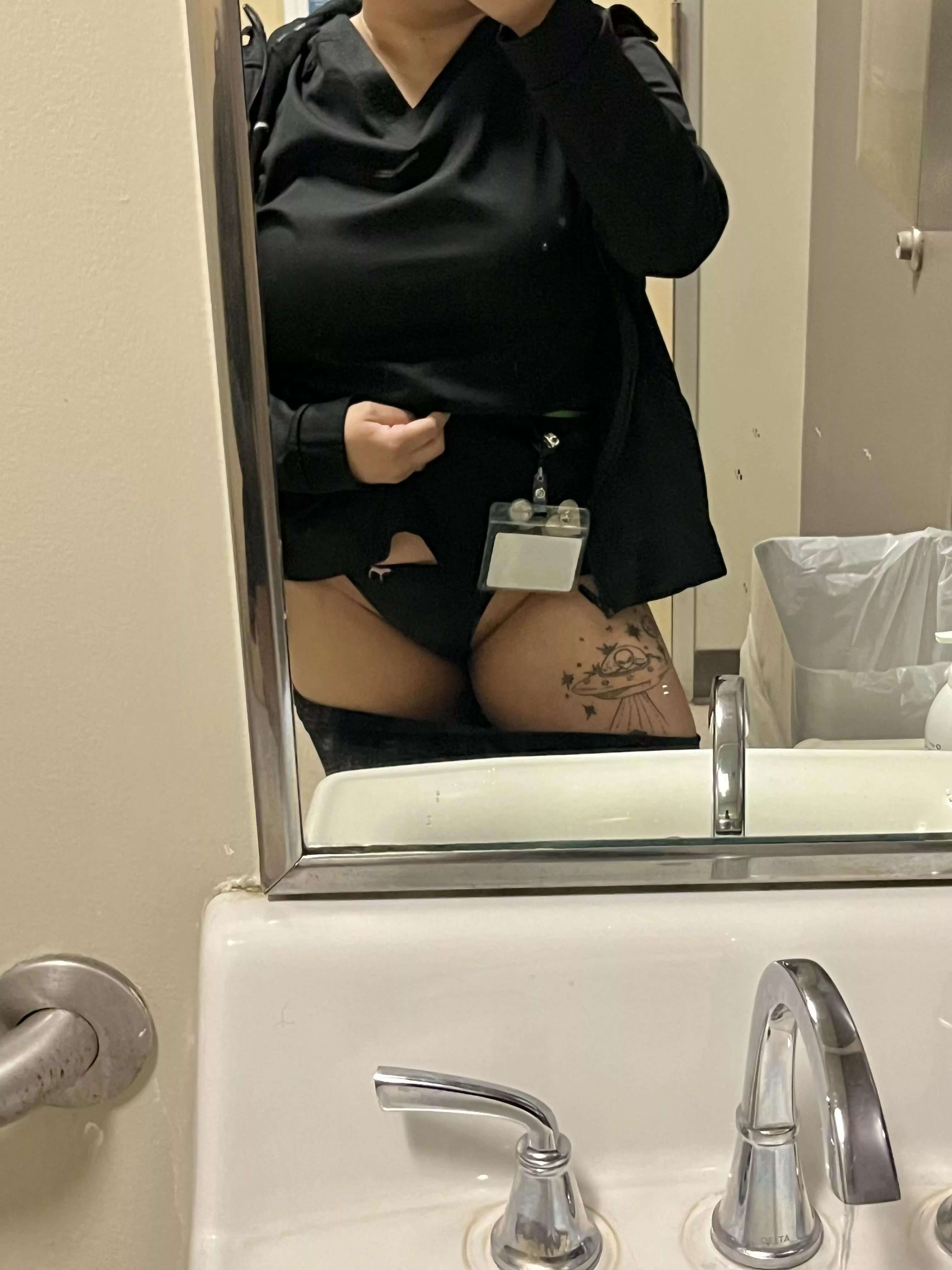 Scrub pants down🖤