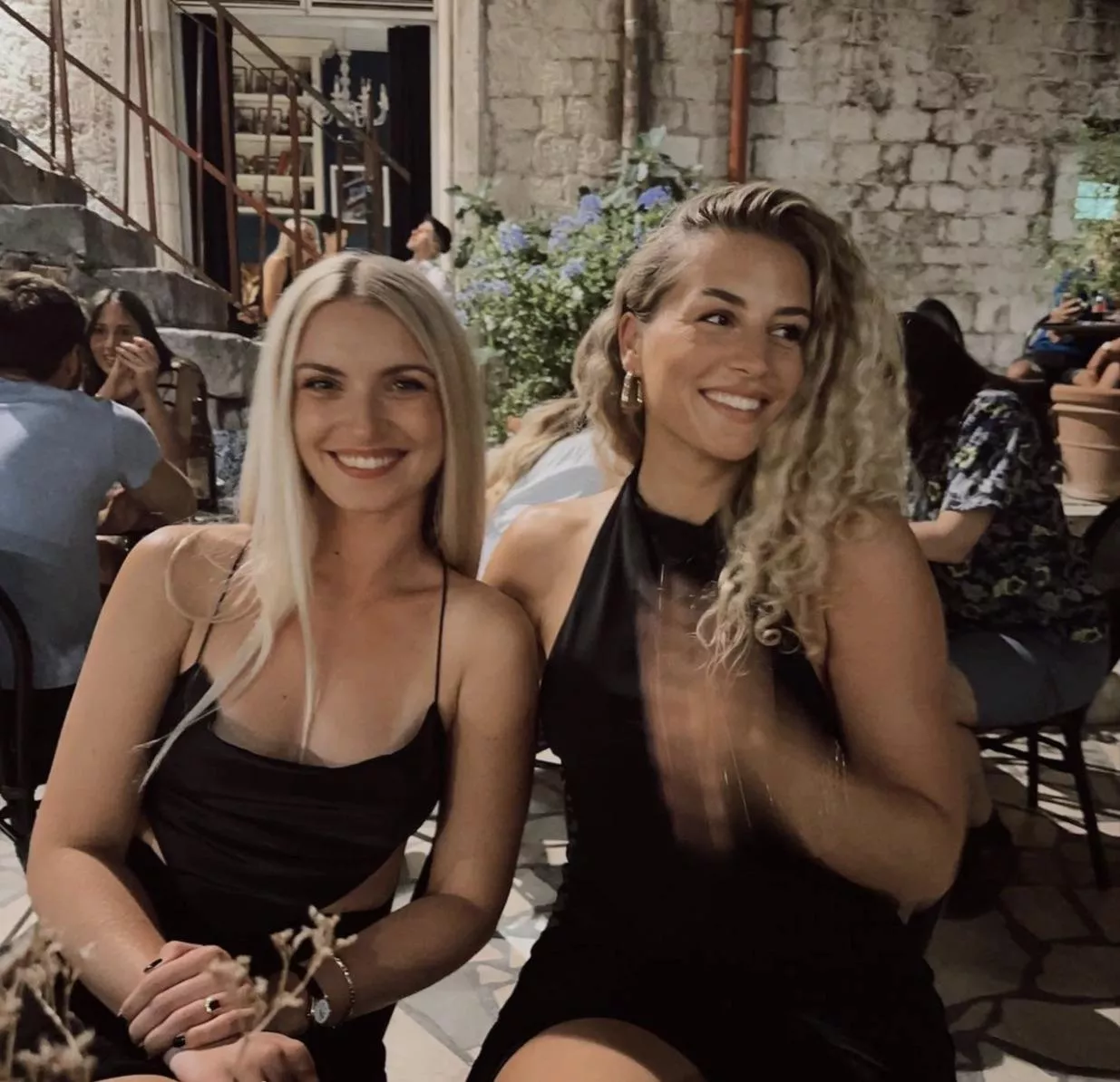 Straight or curly hair? [2]