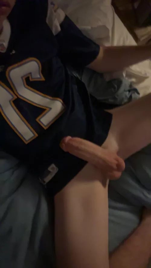 who wants to watch some monday night football?? 🏈