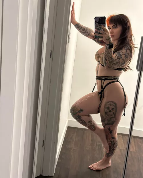 4ft 8” pocket rocket 🥰