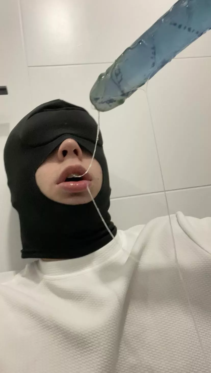 Blindfold me & fuck my throat please