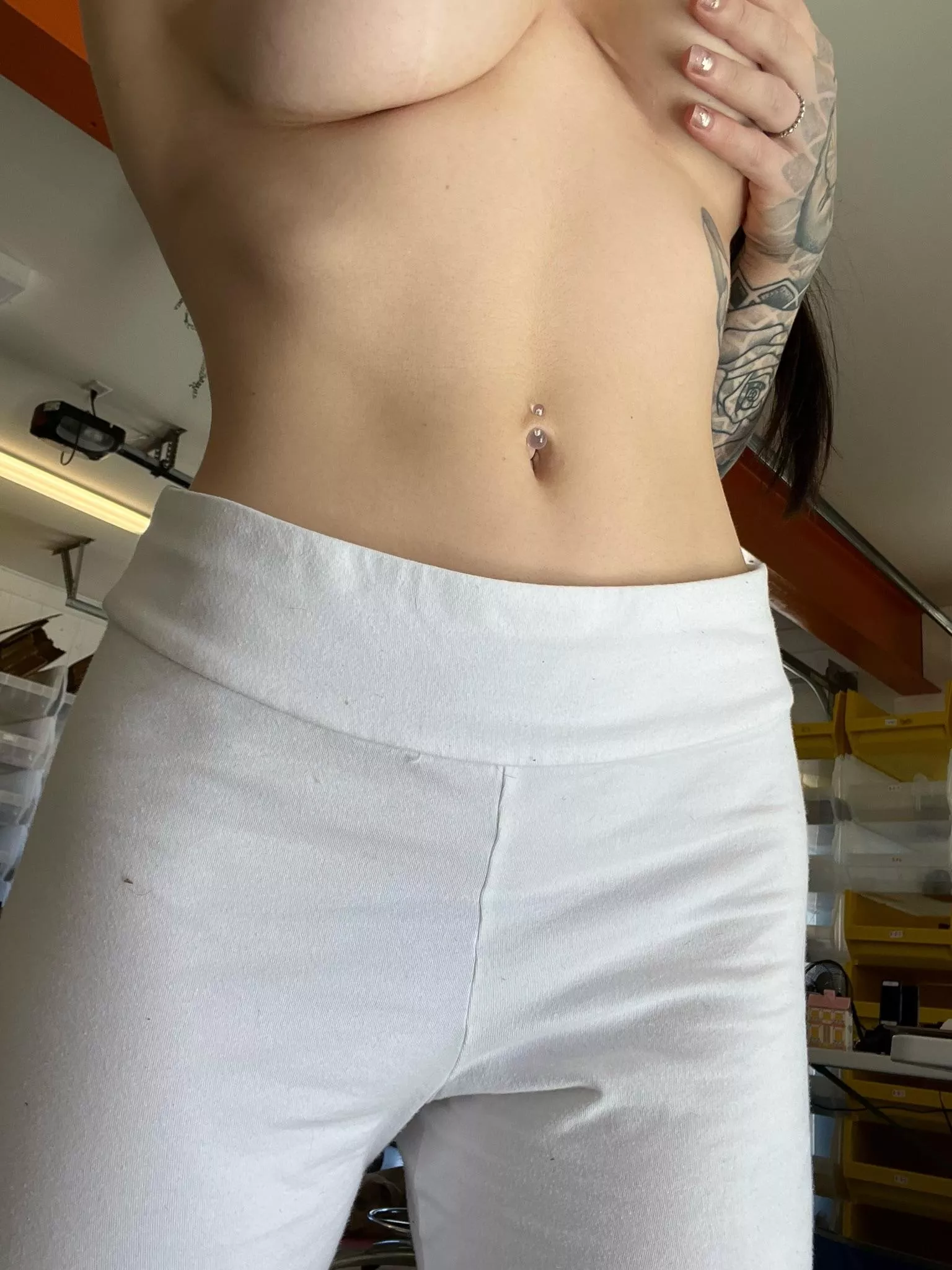 Do you like white leggings? :)