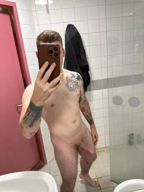 First time posting a full nude (m)