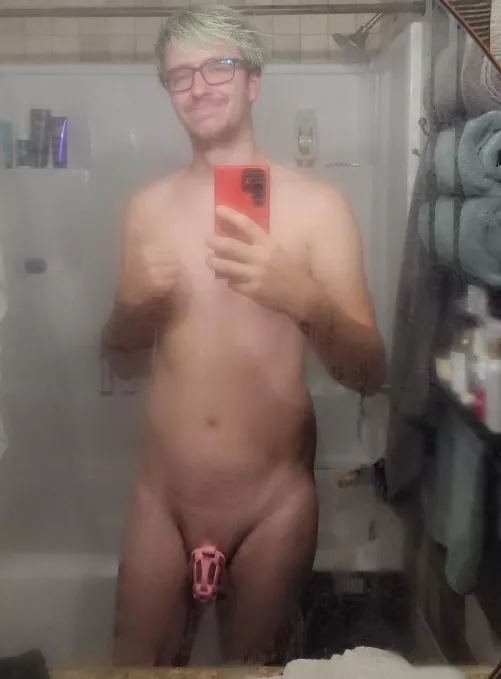 Freshly showered and shaved, now in my first cage!