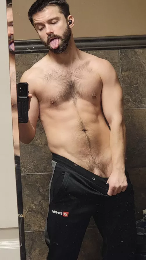 Gym Selfie haha I need a haircut 😊