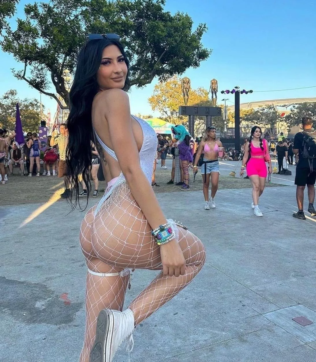 I hope she makes it wobble