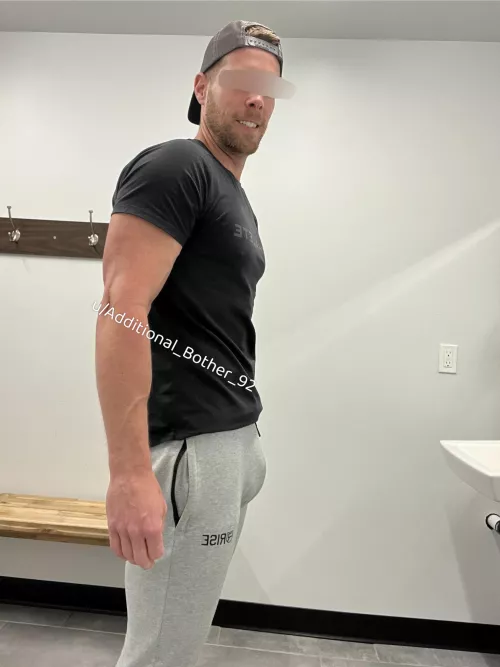 It’s grey sweats season