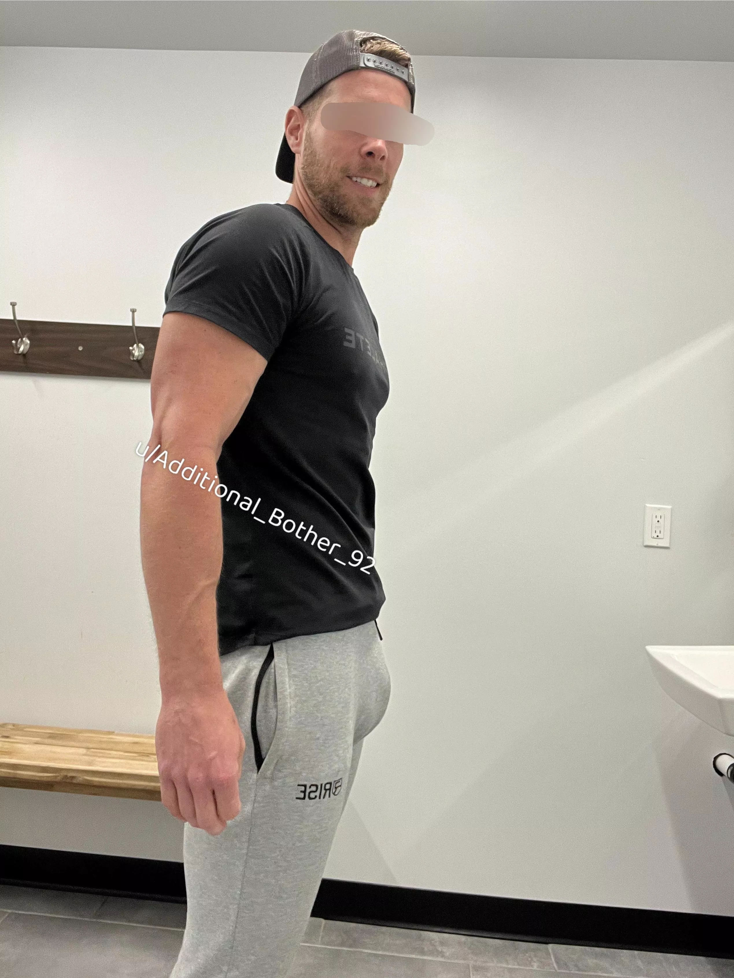 It’s grey sweats season