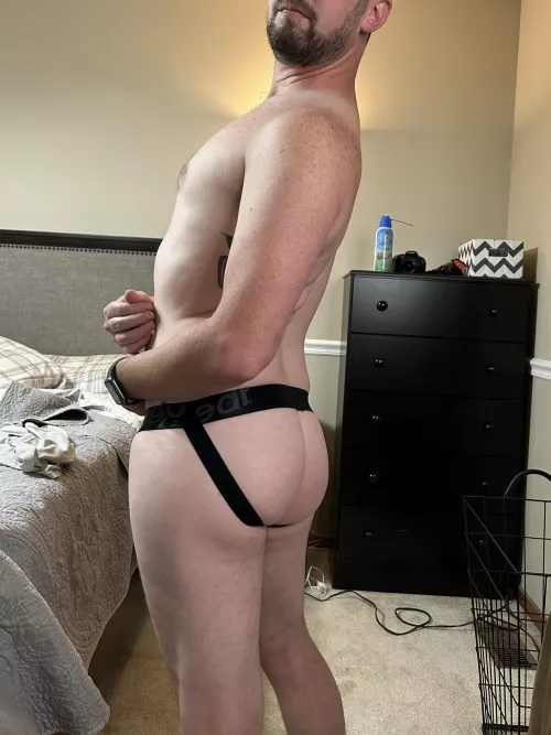 Kinda want you to grab my ass. *bites lower lip*