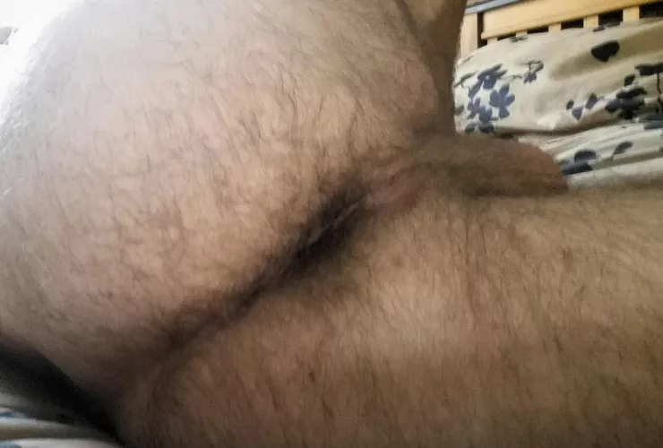 My hairy hole needs some attention