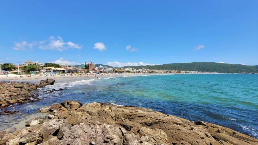 Praia de Bombas, Bombinhas, SC, Brasil.
