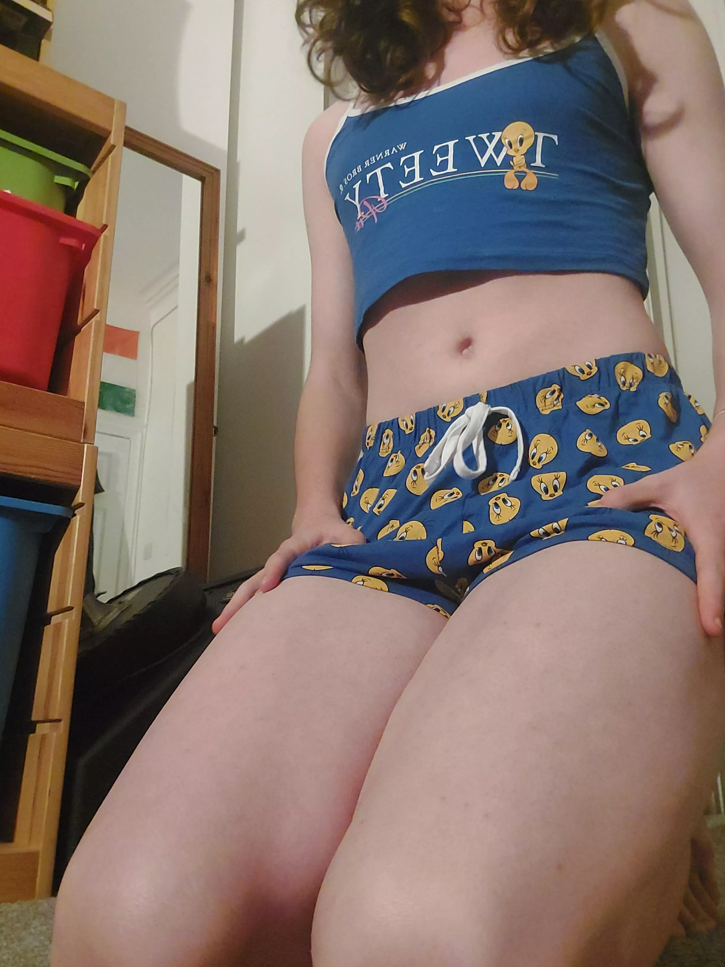 Say hi if u think I'm cute :3