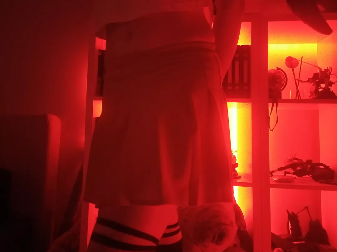 Say hi, if u think I'm cute x3