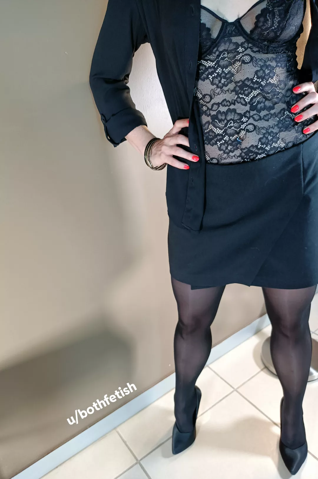 Sexy office outfit for a sexy Monday