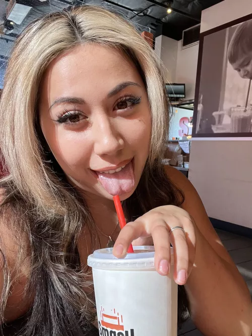 This mouth does more than sip drinks through straws