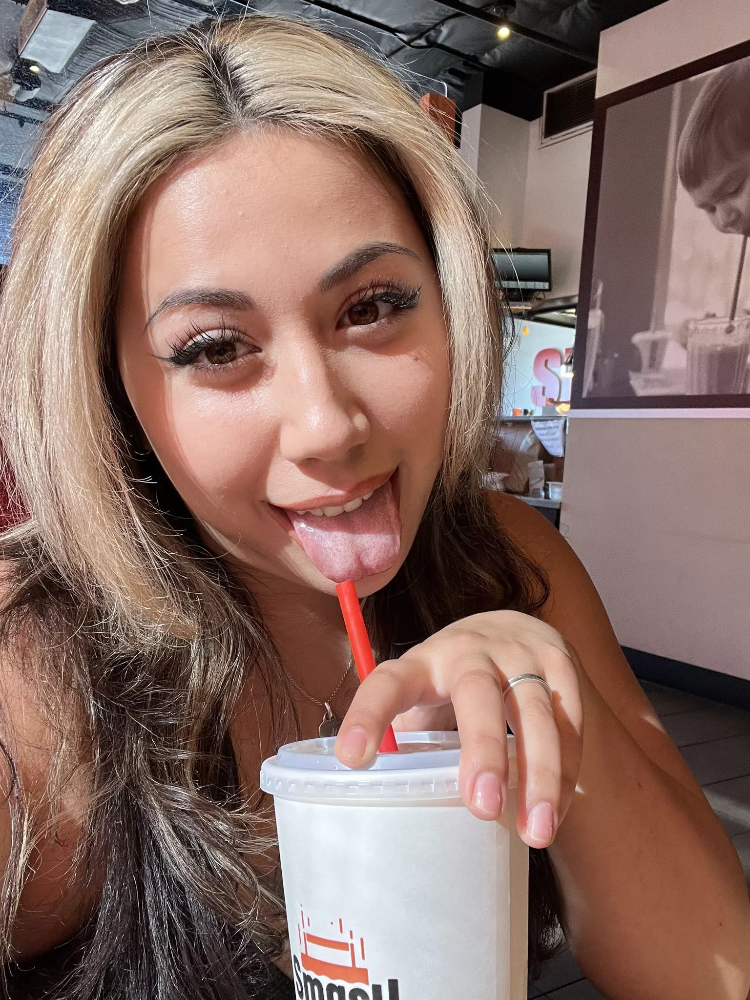 This mouth does more than sip drinks through straws